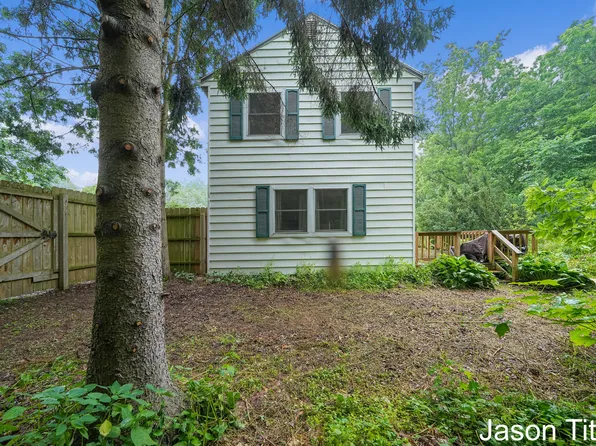 2381 Whites Bridge Rd, Lowell, MI 49331