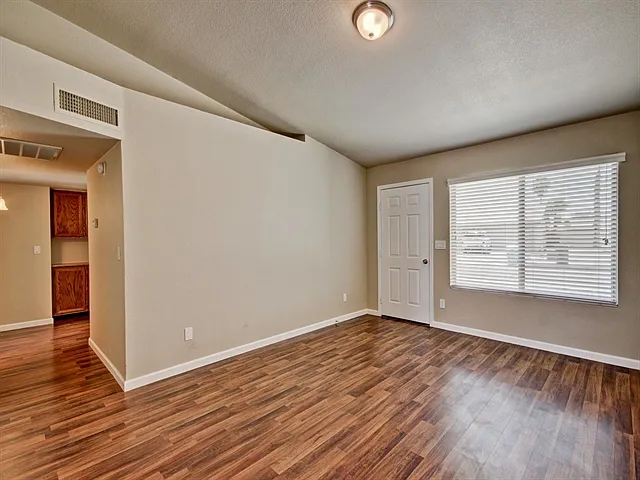 10930 W Montecito Ave — Photo 9
