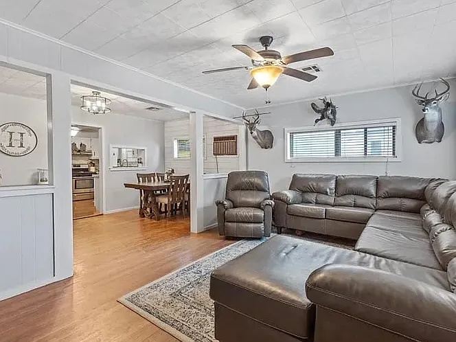 821 S Crocker St — Photo 2