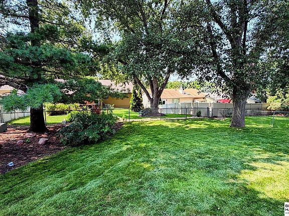 5th image of 15257 Bemis St