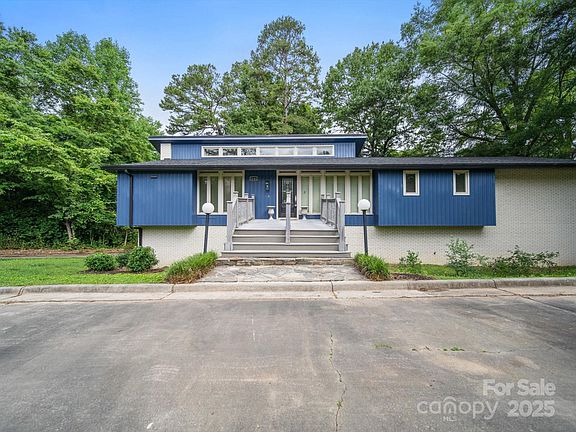 2nd image of 1261 Westbrook Cir