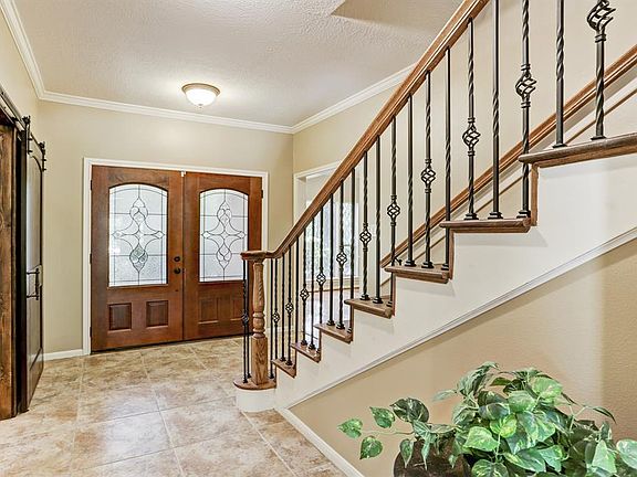 4th image of 2211 Lake Gardens Dr