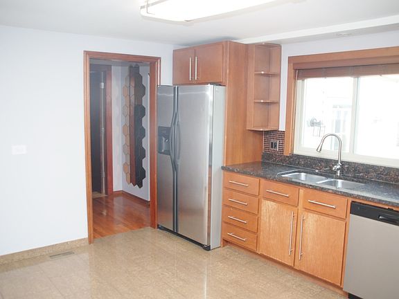 3rd image of 1350 Campbell Ave