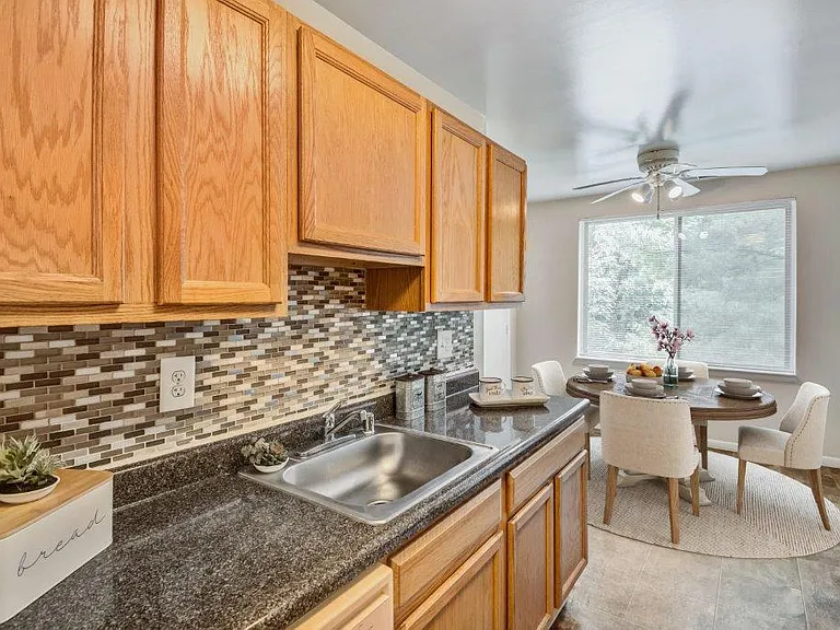 Montgomery Trace Apartment Homes — Photo 2