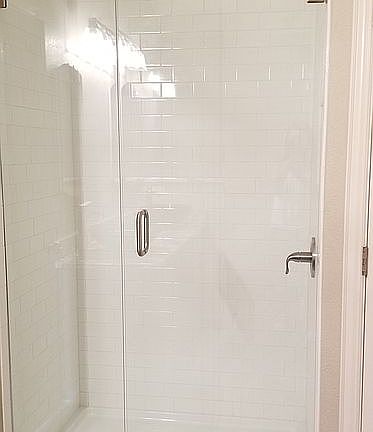 Shower/White Subway Tile