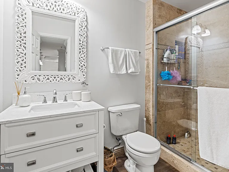 1001 N Vermont St #105 — Photo 24