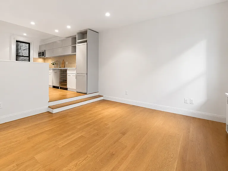 421 W 21st St #1A — Photo 4