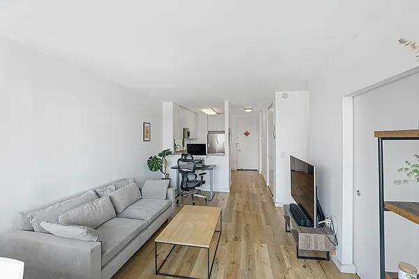 Rented by R New York | media 9