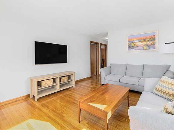 5th image of 83 King Philip St