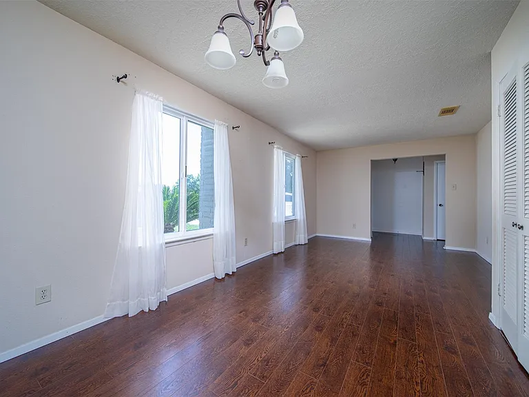 2411 Gunston Ct — Photo 7