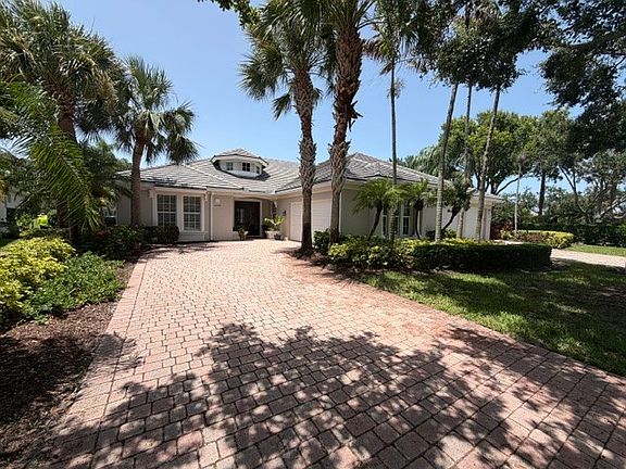 4th image of 2229 Falls Cir