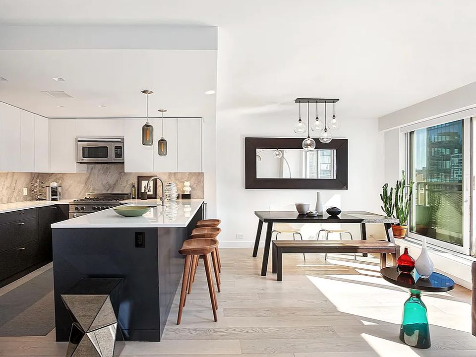 2nd image of 430 W 34th St APT 8D