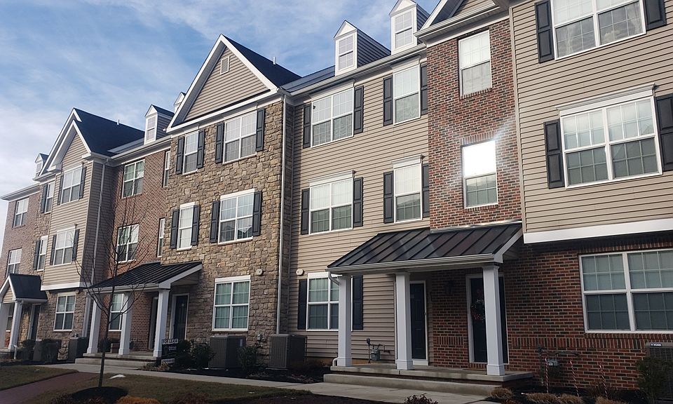 1st image of 606 Pony Ln