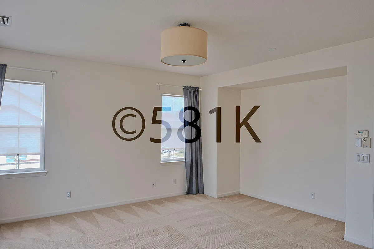 Building Photo - 581 Kirkland Ave