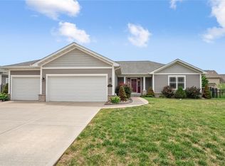 709 Thoreau Dr, O'Fallon, IL 62269