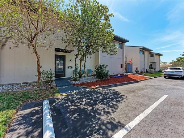 1026 Longfellow Ct #111, Sarasota, FL 34243