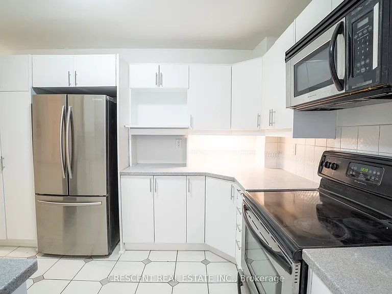 520 Prince Edward Dr N #MAIN — Photo 9