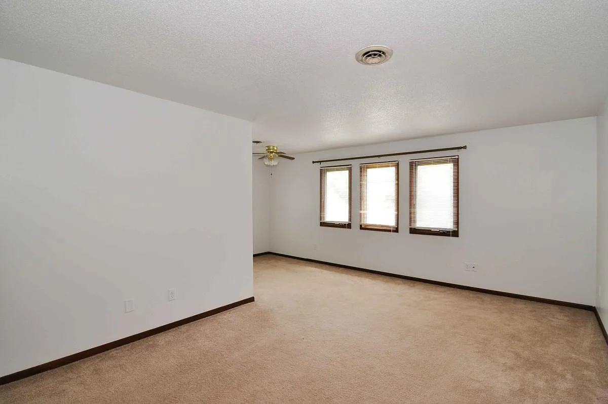 2 bed, $895 — Photo 4