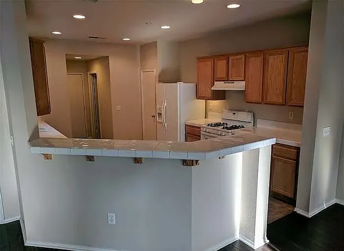 3 bed, 2.5 bath, 1550 sqft, $3,150 — Photo 2