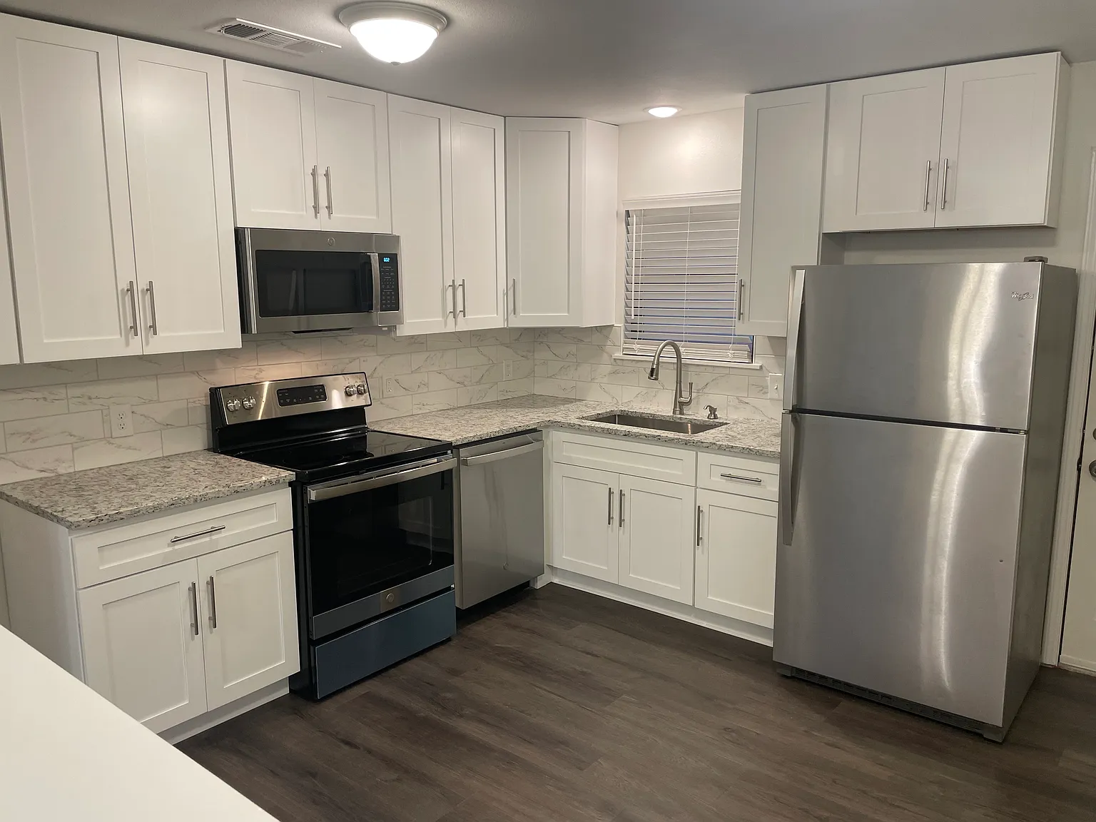 2 bed, 800 sqft, $1,649 — Photo 3