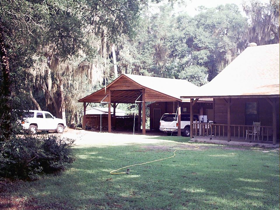 Detached Garage with Extra soace