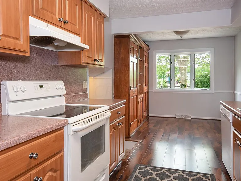 1617 Slade Ave — Photo 8
