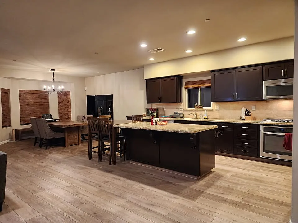 5 bed, 2450 sqft, $850 — Photo 4