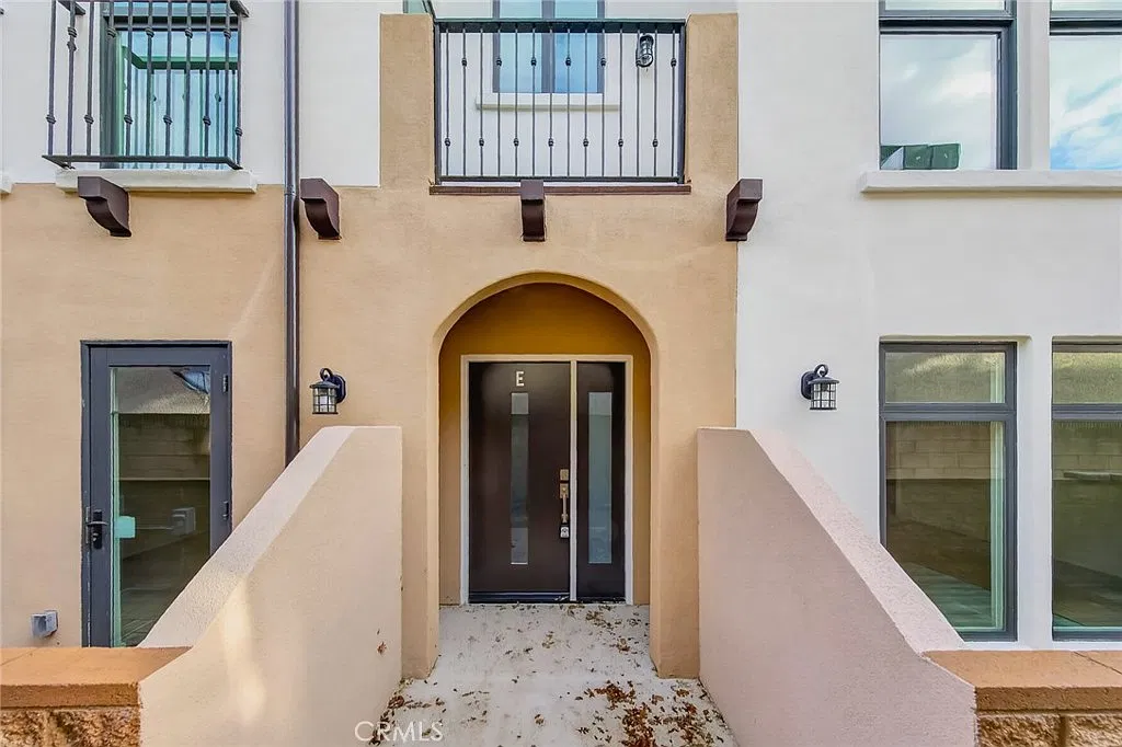 3 bed, 1831 sqft, $4,600 — Photo 1