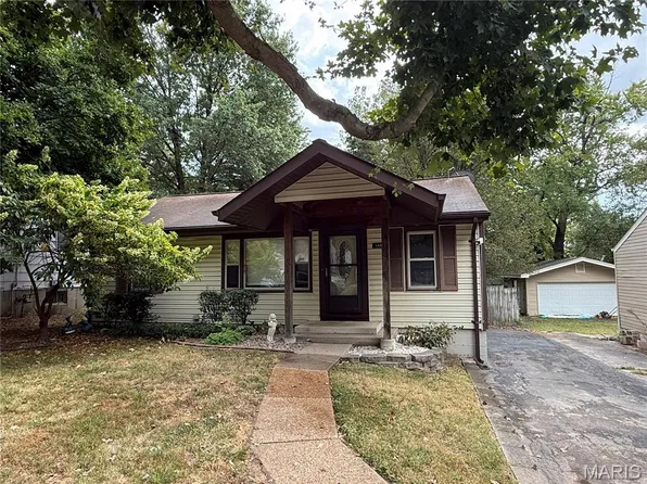 144 Flora Dr, Saint Louis, MO 63135