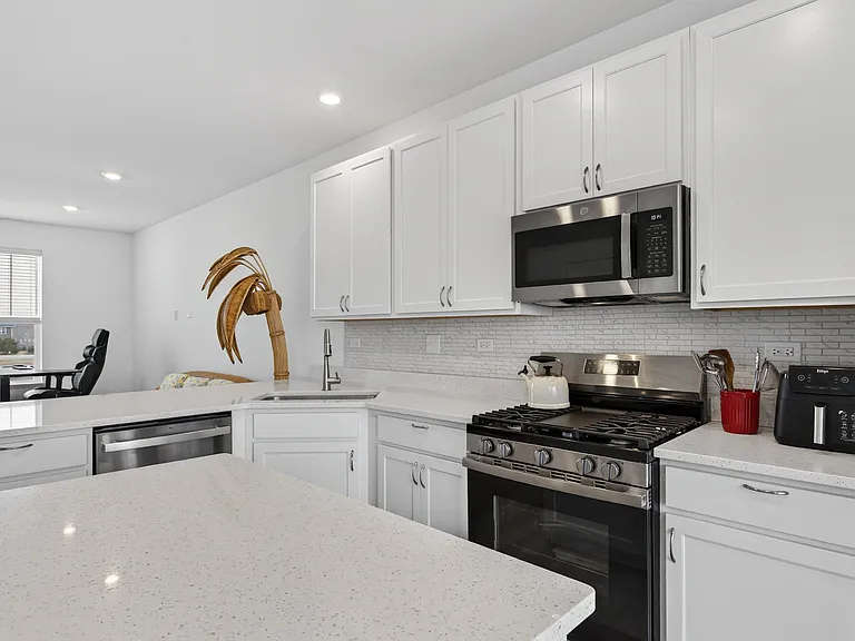 25631 W Wakefield Dr — Photo 7