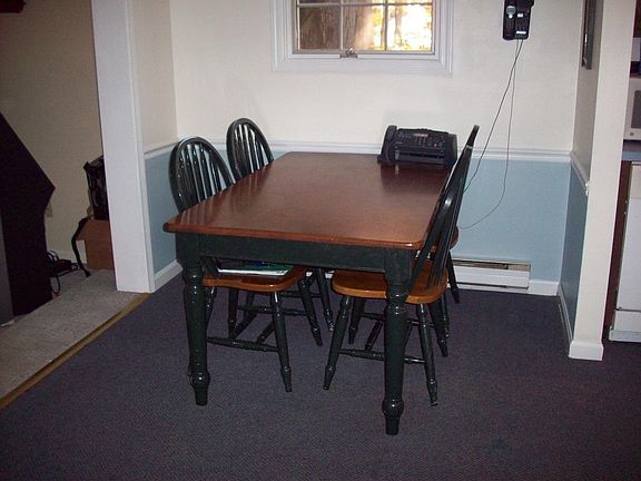 Eat-in area open to family room