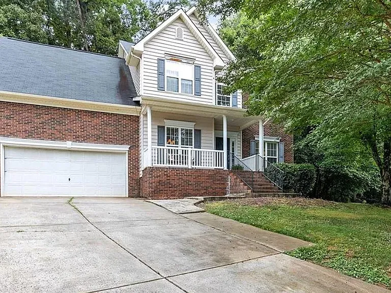 2804 Colmar Ln — Photo 1