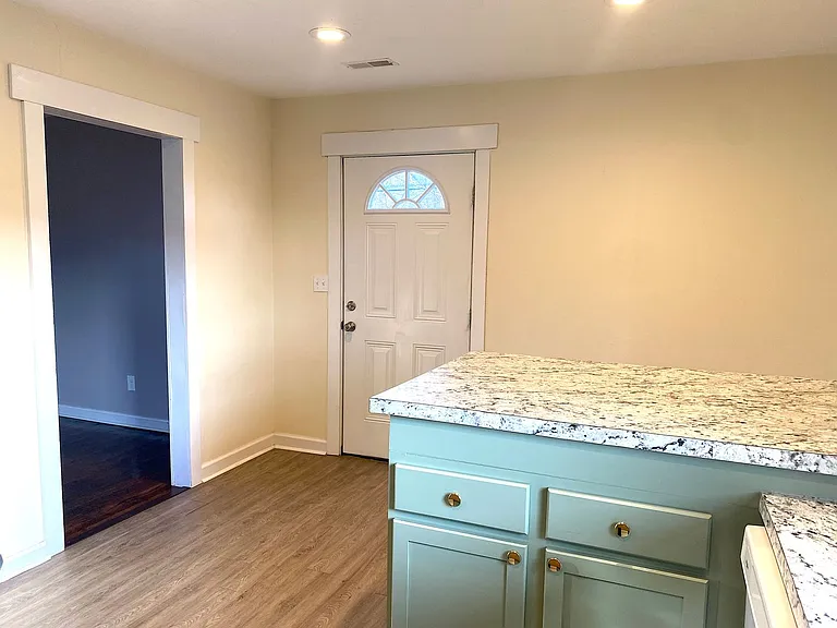 630 Race St — Photo 8