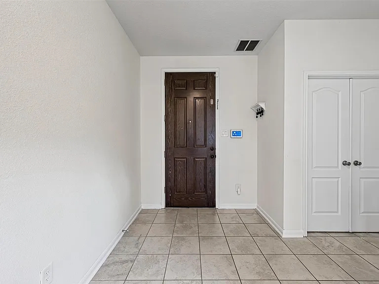 25319 Whitehaven Gate St — Photo 3