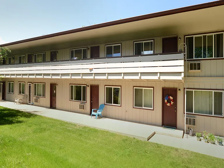 611 Stover St — Photo 2