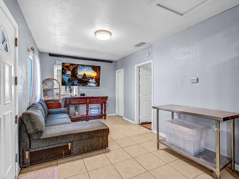 10515 Firmona Ave — Photo 10