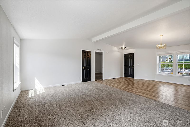4th image of 105 Robin Court