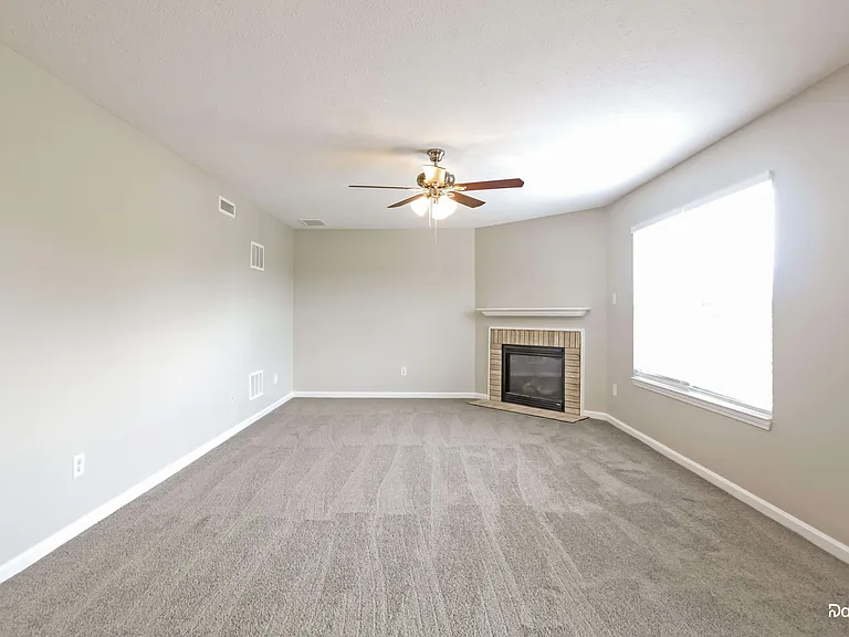 8684 N Springview Dr — Photo 6