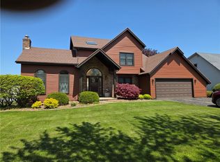 70 Crestway Ln, Rochester, NY 14612