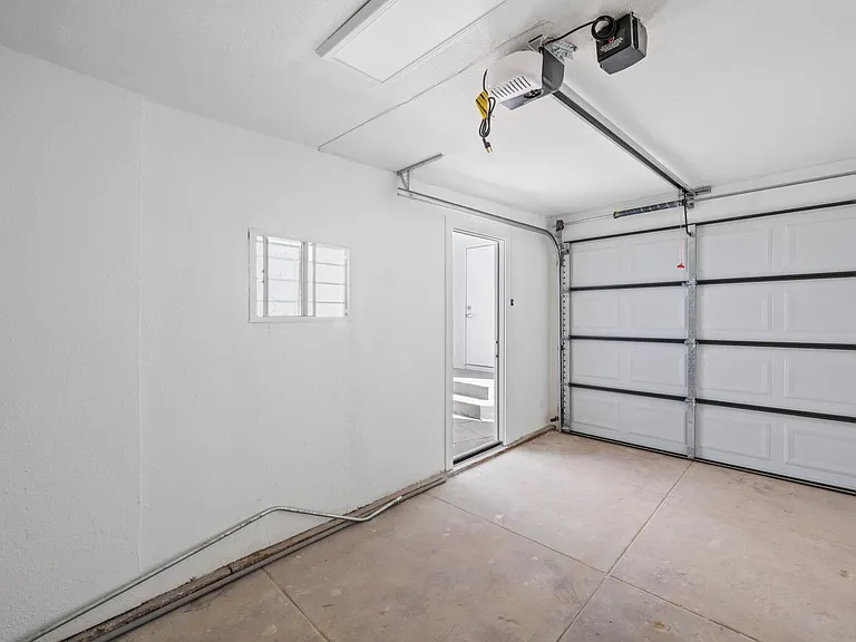 1905 S Orange Dr — Photo 14