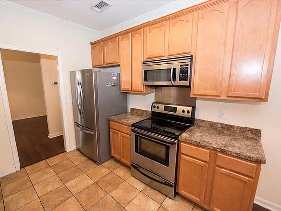 3rd image of 813 E Towne Lake Cir