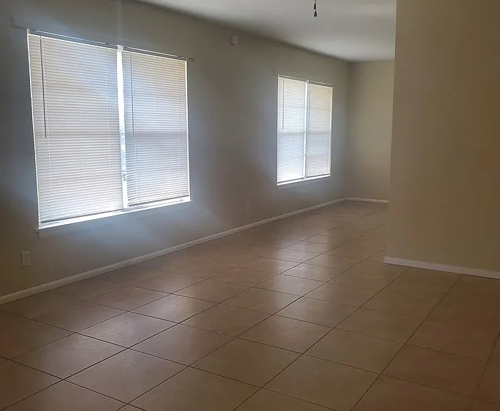 2417 N Parkwood Dr — Photo 13