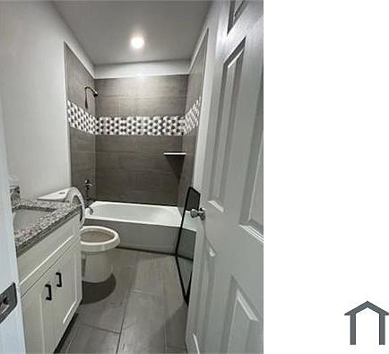 4th image of 513 N Washington St