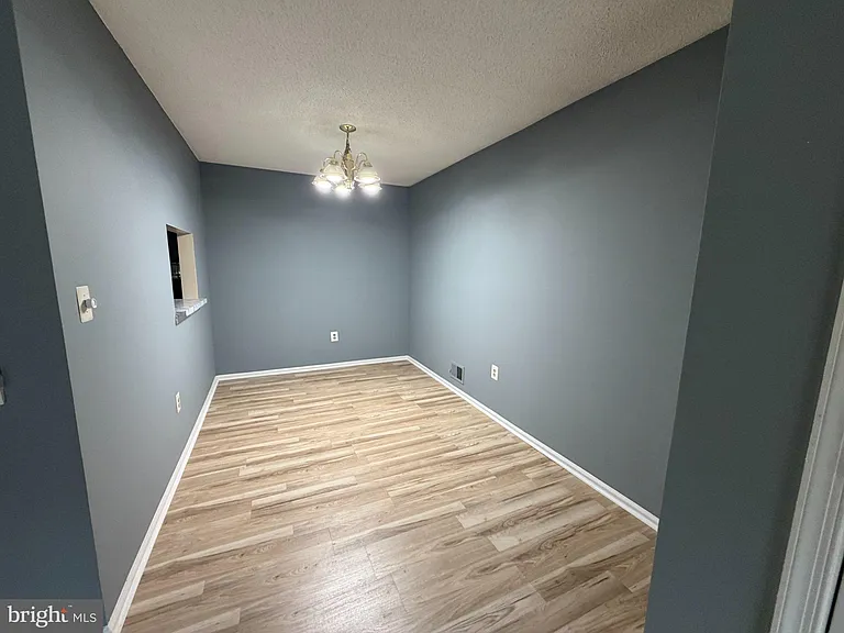 8 Joyner Ct — Photo 3