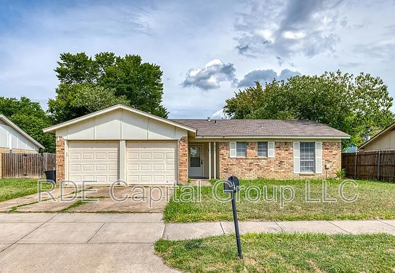 8013 Emerald Hills Way — Photo 1
