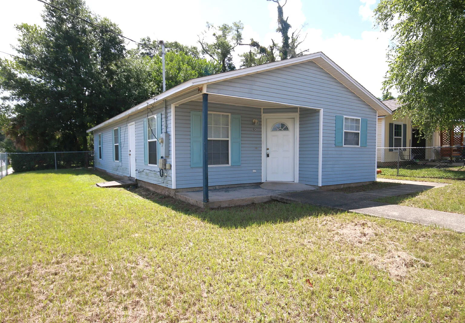 3 bed, 1.0 bath, 1041 sqft, $1,395 — Photo 1