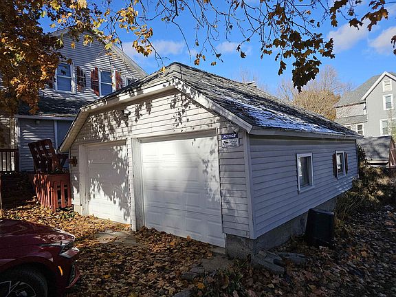 3rd image of 225 N Water St