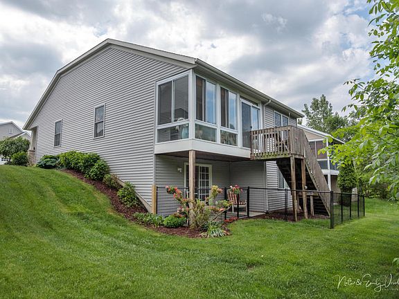 3rd image of 1395 Highland Hill Dr SE