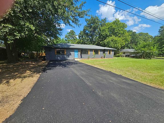 2nd image of 303 E Fairlane Dr