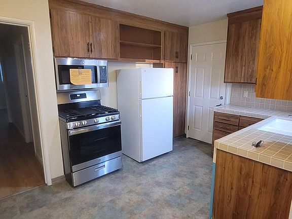3rd image of 26402 Hickory Ave